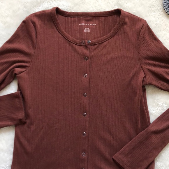 AEO LIKE NEW Long-Sleeve Ribbed Button-up Crop Top - Picture 2 of 4